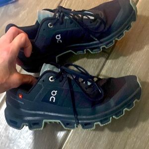 ON Cloud Cloudventure Trail Running Shoes Womens Size 9 Dark Navy w Blue linings